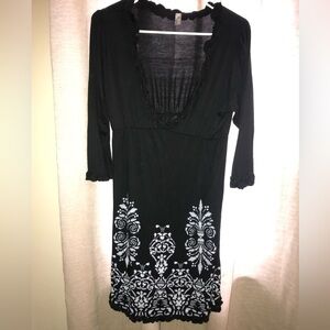 Chic Black and White Long Sleeve Dress